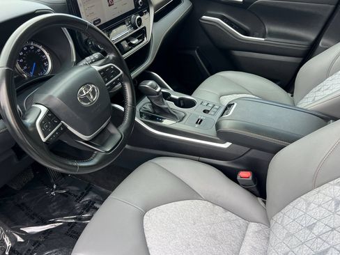 Used 2023 Toyota Highlander Bronze Edition w/ Protection Package #3 (TMS) FWD image 10