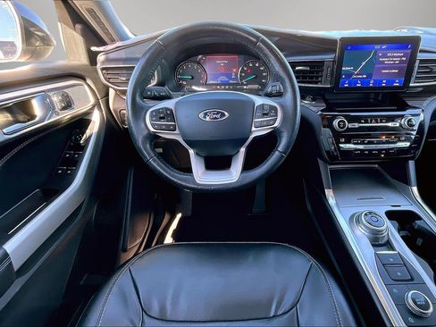 Used 2021 Ford Explorer Limited w/ Equipment Group 301A image 8