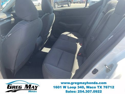 Used 2024 Nissan Altima 2.5 SV FWD image 23