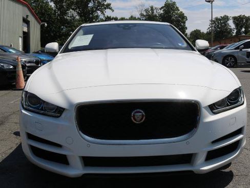 Used 2018 Jaguar XE Prestige RWD image 2