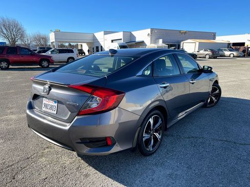 Used 2018 Honda Civic Touring image 7