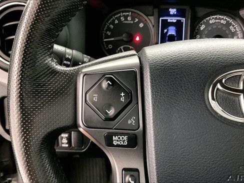 Used 2020 Toyota Tacoma TRD Off-Road w/ Technology Package AWD/4WD image 11