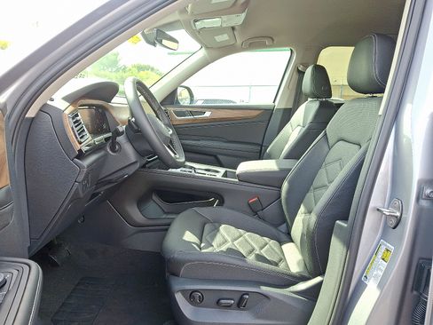 New 2026 Volkswagen Atlas SE image 9