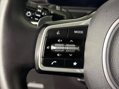 Used 2025 Kia Carnival SX w/ SX Dark Edition Package FWD image 25