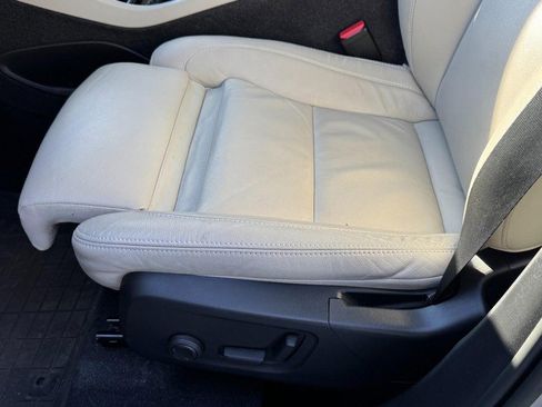 Certified 2023 Volvo XC40 B5 Plus w/ Protection Package Premier image 25