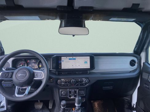 Used 2025 Jeep Wrangler Sahara image 16