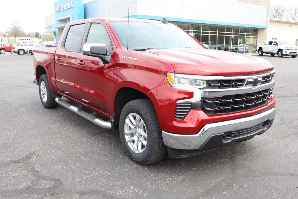 Used 2023 Chevrolet Silverado 1500 LT w/ Protection Package AWD/4WD image 2