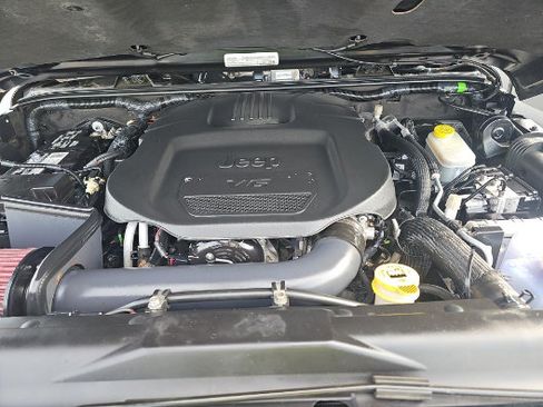 Used 2018 Jeep Wrangler Unlimited Sahara AWD/4WD image 7