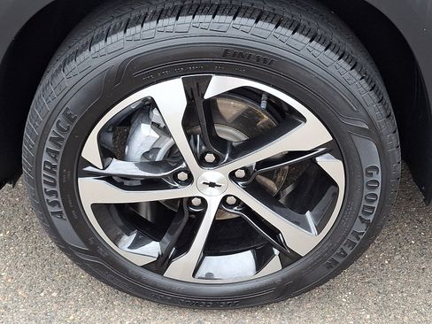 Used 2024 Chevrolet Trax RS FWD image 29