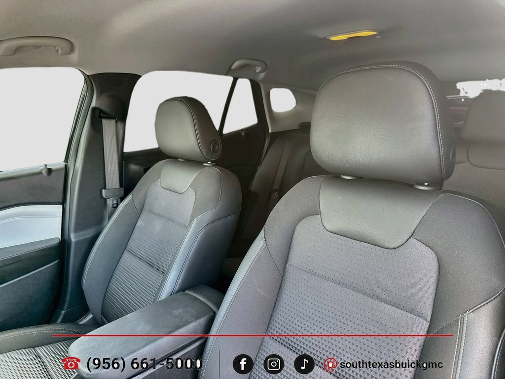 Used 2025 Chevrolet Trax LT w/ Driver Confidence Package FWD image 13