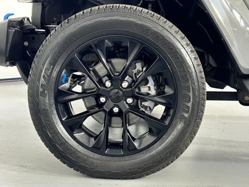 Used 2023 Jeep Wrangler Unlimited Sahara w/ Cold Weather Group AWD/4WD image 33