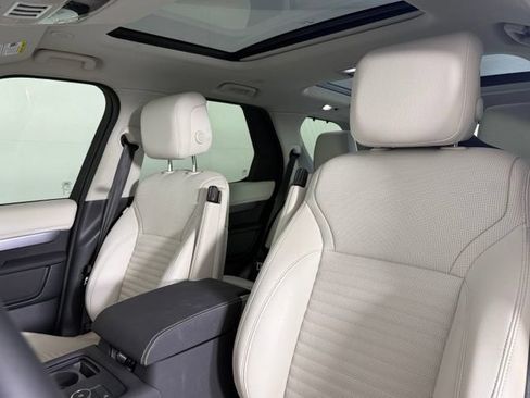Used 2025 Land Rover Discovery Dynamic SE AWD/4WD image 6