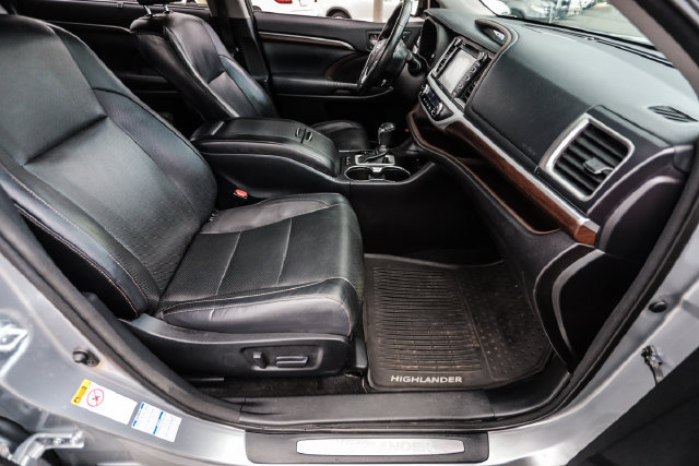 Used 2015 Toyota Highlander Limited Platinum AWD/4WD image 32