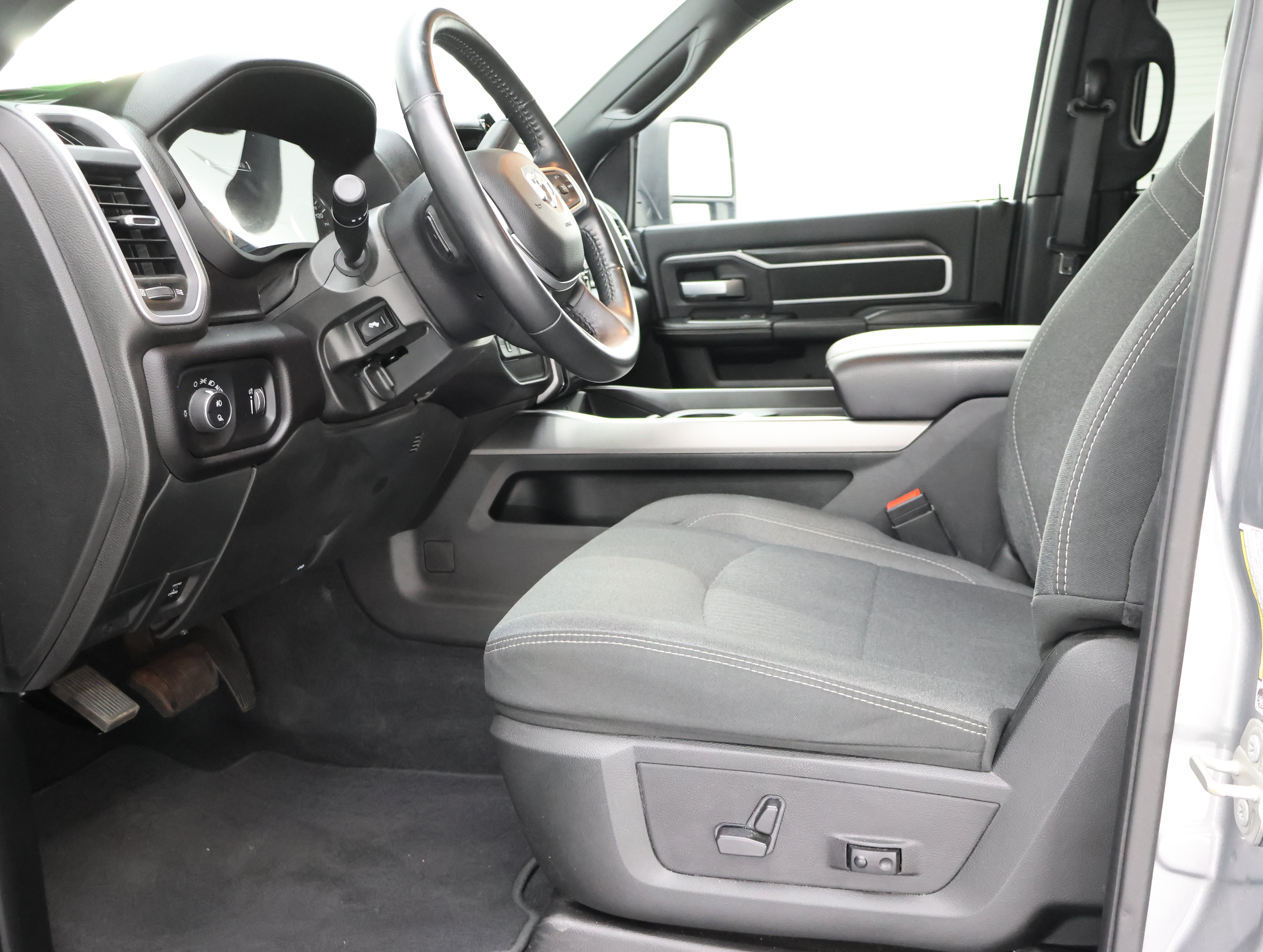 Used 2024 RAM 3500 Big Horn w/ Night Edition AWD/4WD image 8