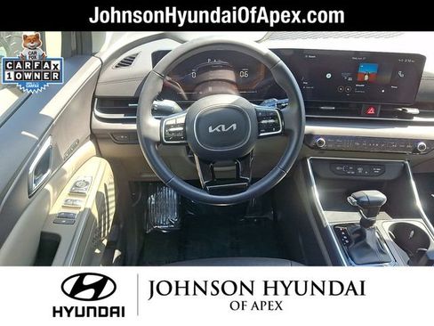 Used 2025 Kia Carnival EX FWD image 24