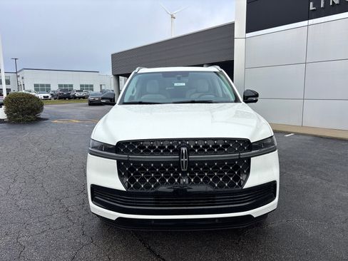 New 2026 Lincoln Navigator Black Label AWD/4WD image 2