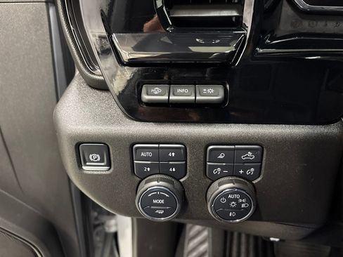 Used 2025 Chevrolet Silverado 2500 ZR2 w/ Technology Package AWD/4WD image 27