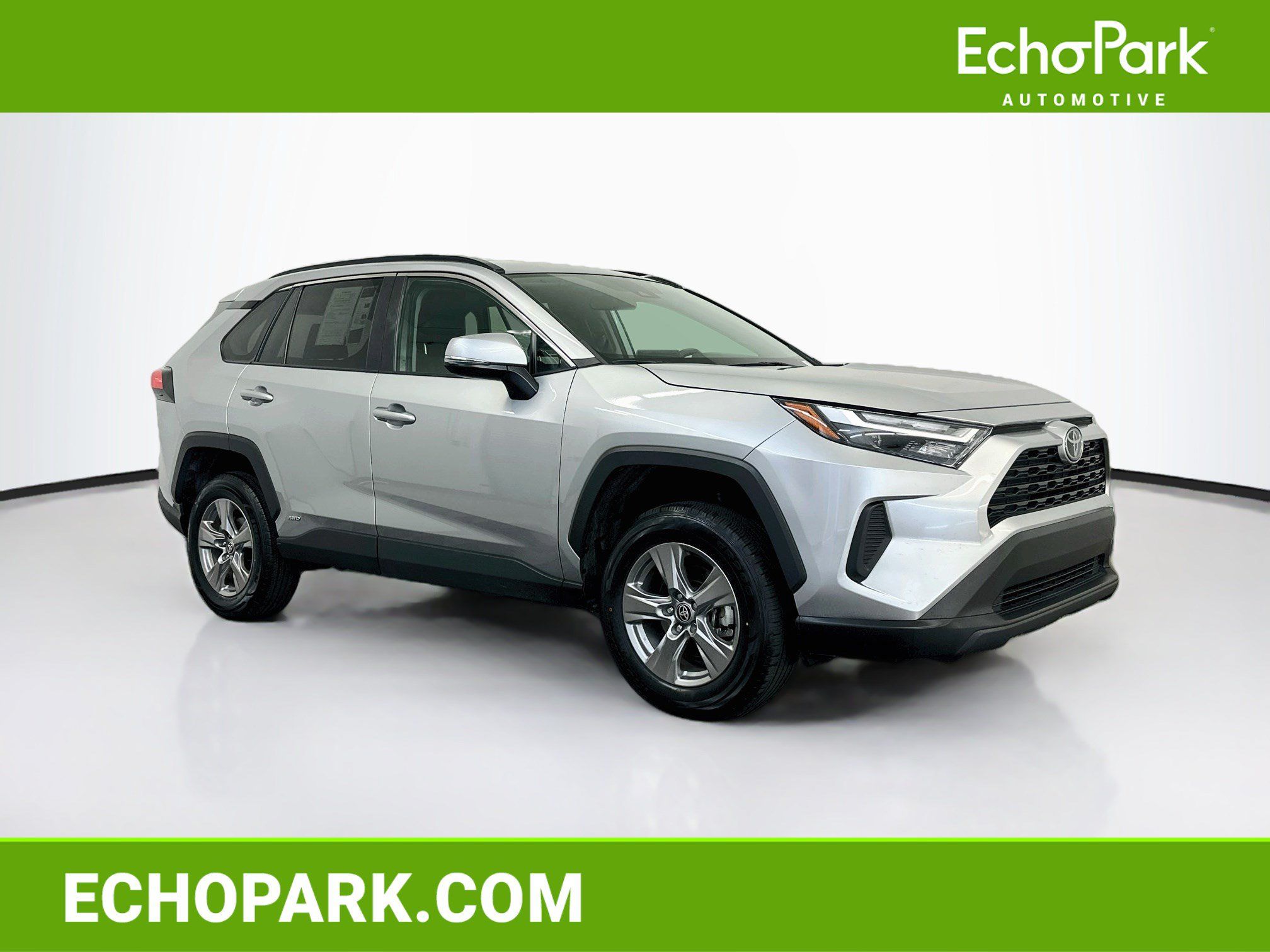 Used 2025 Toyota RAV4 XLE AWD/4WD image 1