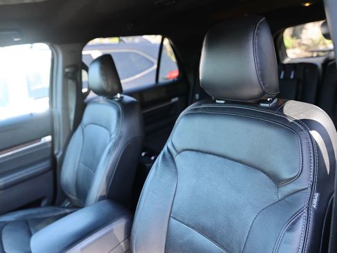 Used 2019 Ford Explorer Limited w/ Class III Trailer Tow Package AWD/4WD image 10
