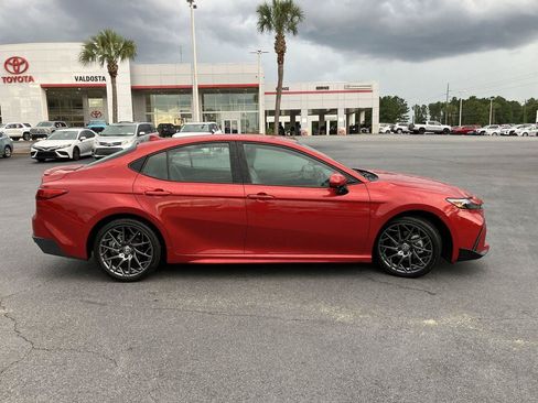 Used 2025 Toyota Camry SE w/ Convenience Package FWD image 6