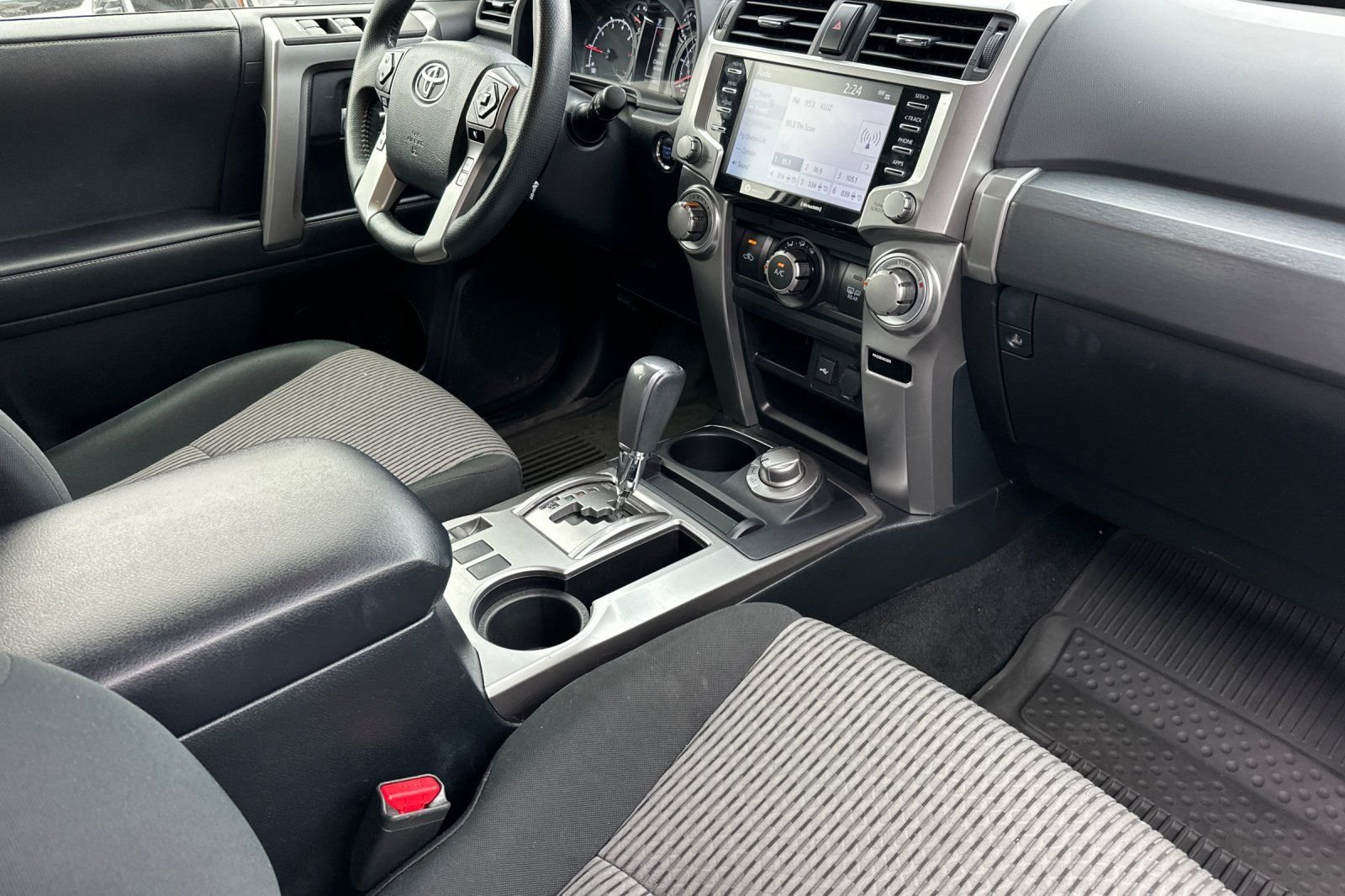 Used 2024 Toyota 4Runner SR5 AWD/4WD image 18