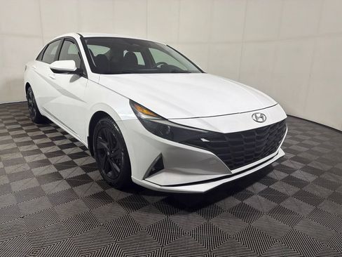 Used 2023 Hyundai Elantra SEL FWD image 2