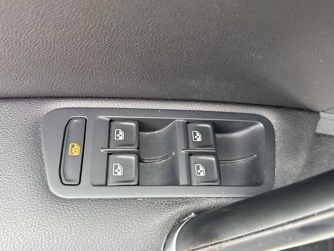 Used 2017 Volkswagen Golf Wolfsburg Edition image 15