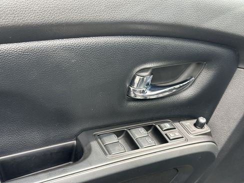 Used 2018 Nissan Titan SV w/ SV Convenience Package AWD/4WD image 16