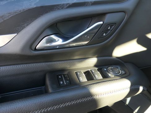 Used 2023 GMC Yukon XL Denali image 13