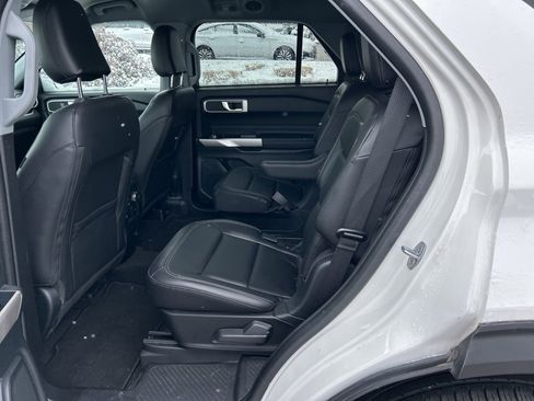 Used 2022 Ford Explorer XLT w/ Equipment Group 202A image 12