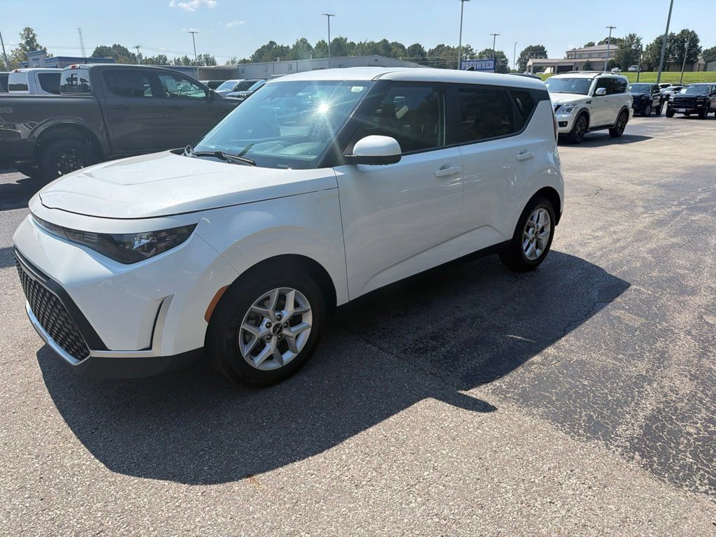 Used 2024 Kia Soul LX w/ Option Group 015 FWD image 7