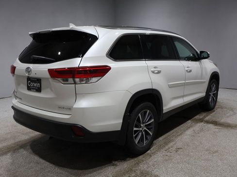 Used 2019 Toyota Highlander XLE image 2