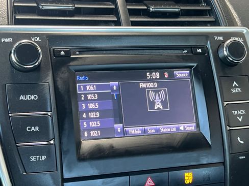Used 2017 Toyota Camry SE FWD image 18