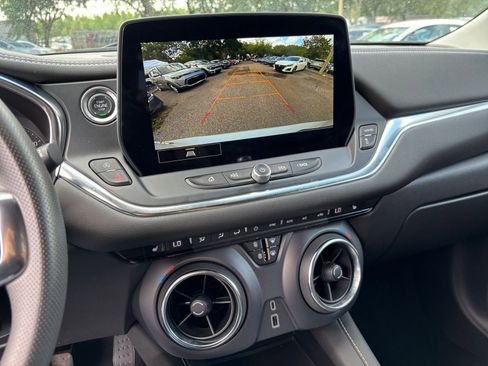 Used 2025 Chevrolet Blazer LT FWD image 17