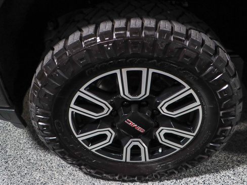 Used 2021 GMC Sierra 2500 AT4 image 11