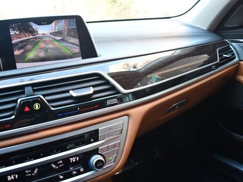 Used 2018 BMW 740i xDrive image 24