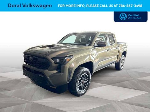 Used 2025 Toyota Tacoma TRD Sport image 1
