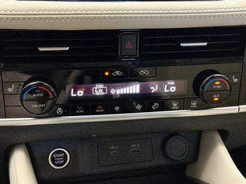 Used 2023 Nissan Rogue SL w/ SL Premium Package FWD image 10