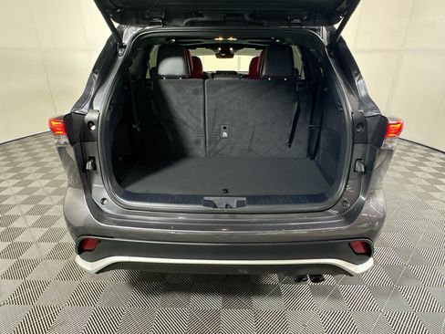 Used 2024 Toyota Highlander XSE FWD image 31