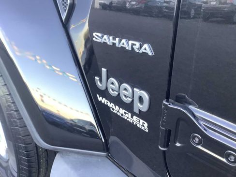 Used 2022 Jeep Wrangler Unlimited Sahara AWD/4WD image 7