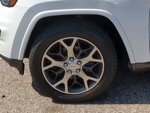 Certified 2018 Jeep Grand Cherokee Limited image 14