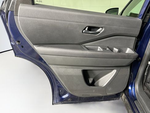 Used 2025 Nissan Pathfinder SV FWD image 25