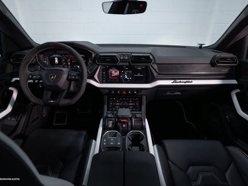 Used 2025 Lamborghini Urus SE AWD/4WD image 2