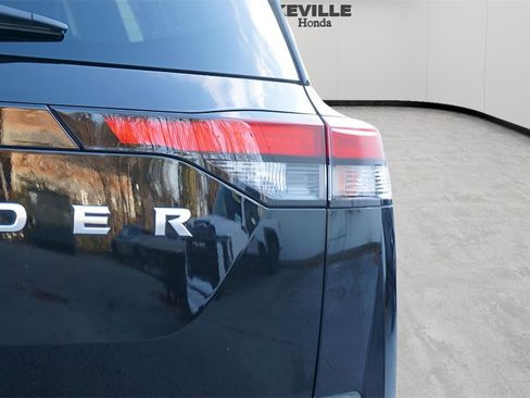 Used 2022 Nissan Pathfinder S image 7