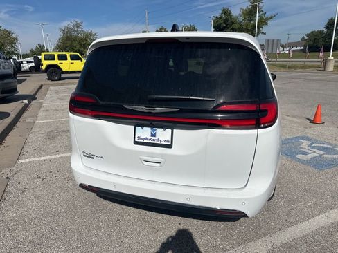New 2026 Chrysler Pacifica Select image 26