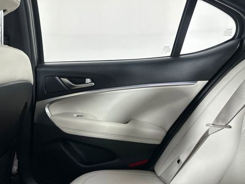 Used 2025 Genesis G70 2.5T RWD image 14