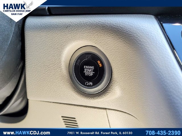Used 2024 Chrysler Pacifica Touring-L FWD image 18