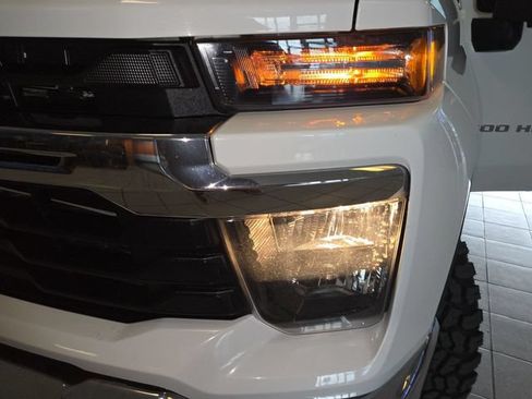 Used 2025 Chevrolet Silverado 2500 LT AWD/4WD image 27