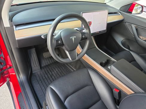 Used 2021 Tesla Model Y Long Range AWD/4WD image 16