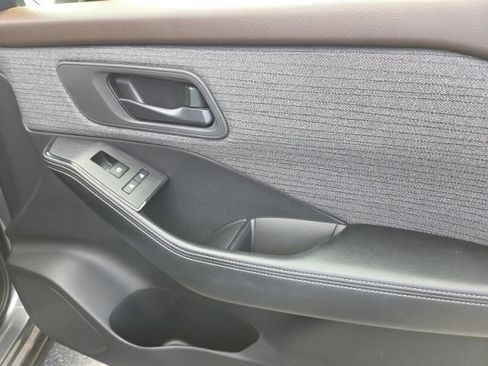 Used 2021 Nissan Rogue S AWD/4WD image 22